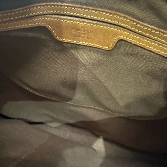 Louis Vuitton - Picture 3 of 8